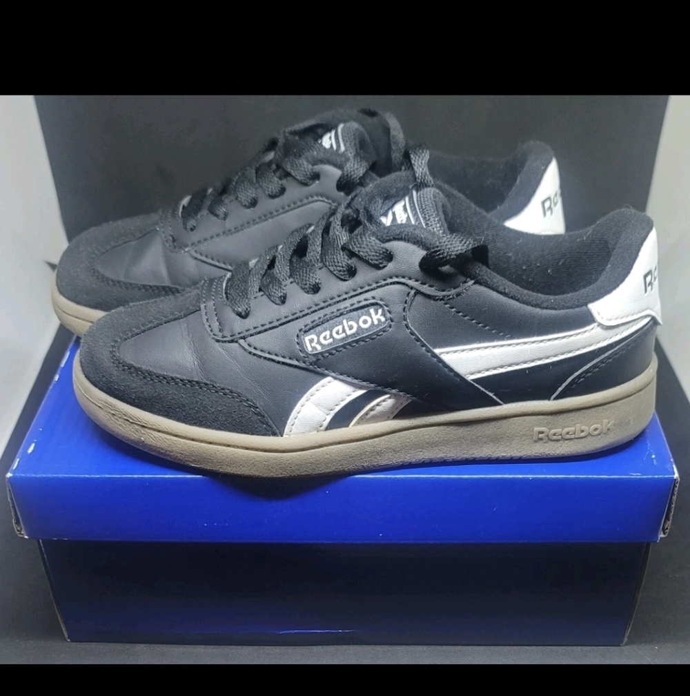 REEBOK FORTE LOUNGER KIDS BOYS LOW TOP SNEAKERS BLACK WHITE GUM SIZE 2 BOX NICE!